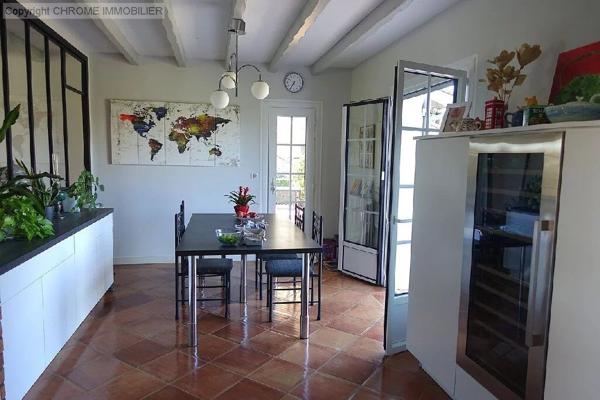 Vente                                                      Maison
                        
                     9 pièces                      242 m2                     à Marmande