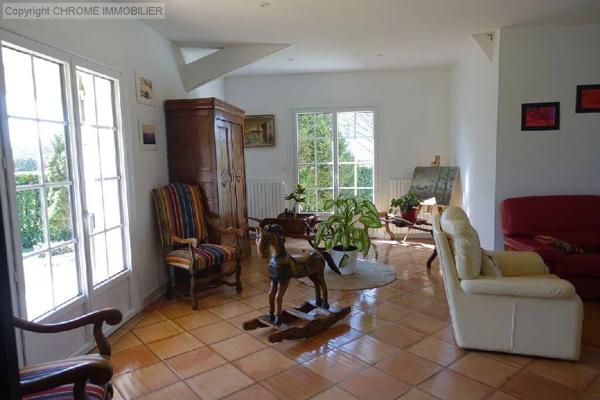 Vente                                                      Maison
                        
                     9 pièces                      242 m2                     à Marmande