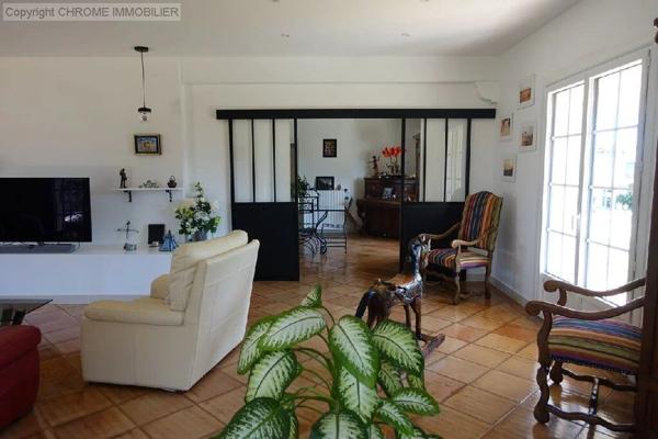 Vente                                                      Maison
                        
                     9 pièces                      242 m2                     à Marmande