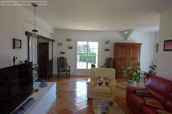 Vente                                                      Maison
                        
                     9 pièces                      242 m2                     à Marmande