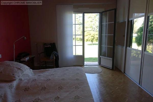 Vente                                                      Maison
                        
                     9 pièces                      242 m2                     à Marmande
