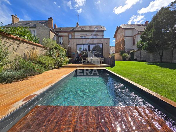 Maison ancienne rénovée avec jardin et piscine à St Marceau
