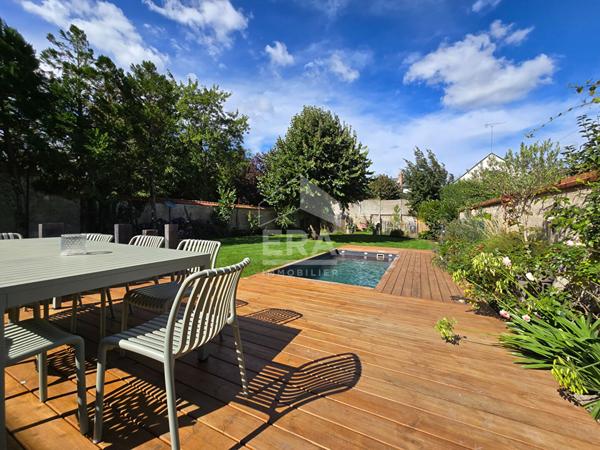 Maison ancienne rénovée avec jardin et piscine à St Marceau