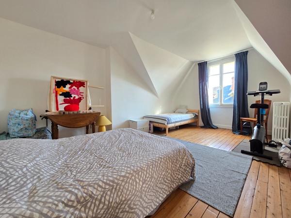 Maison ancienne rénovée avec jardin et piscine à St Marceau