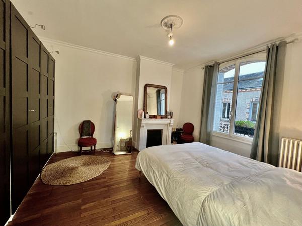 Maison ancienne rénovée avec jardin et piscine à St Marceau