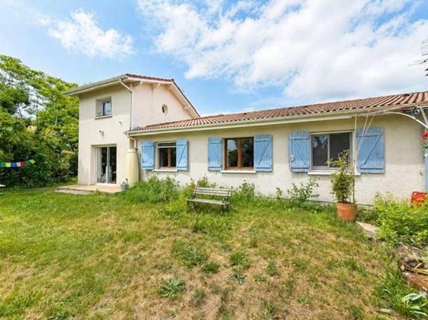 PESSAC , maison individuelle de plain pied 180m² avec 4 chambres, jardin et garage