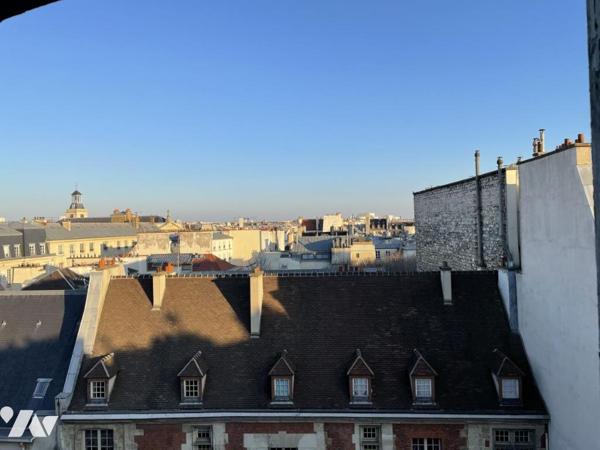 Paris 4ᵉ – Le Marais / Rue du Plâtre – Appartement 2 pièces dernier étage