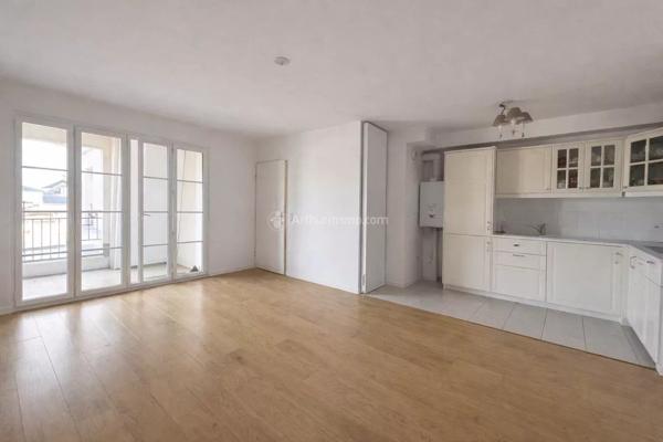Vente                                                      Appartement
                        
                     2 pièces                      46 m2                     à Serris