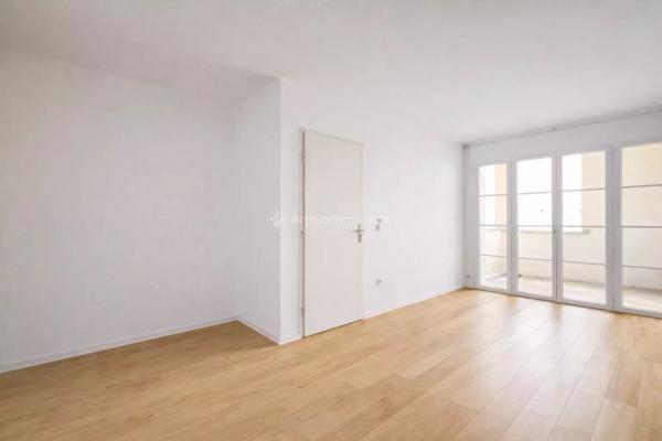Vente                                                      Appartement
                        
                     2 pièces                      46 m2                     à Serris