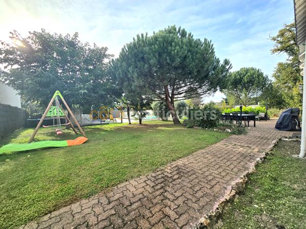 Vente Maison380 m² - 11 Pièces - Montbazon (37250)