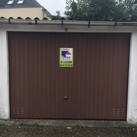 A LOUER LAVAL GARAGE DE 16m².