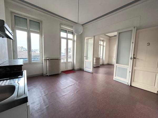Appartement 6 pièce(s) 4 chambre(s) 160.89 m²