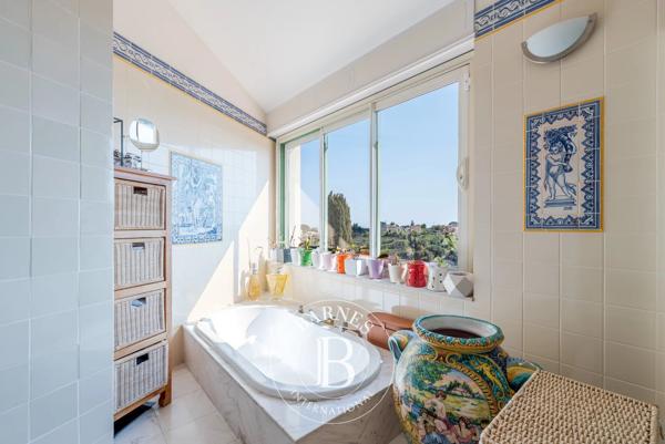Cagnes-sur-Mer, Villa 5 Chambres -  330 m² à vendre