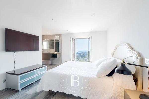 Cagnes-sur-Mer, Villa 5 Chambres -  330 m² à vendre