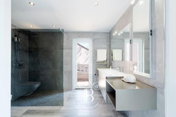 Cagnes-sur-Mer, Villa 5 Chambres -  330 m² à vendre