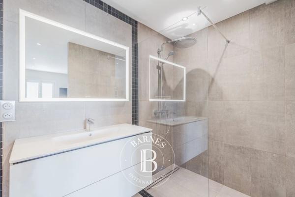 Cagnes-sur-Mer, Villa 5 Chambres -  330 m² à vendre