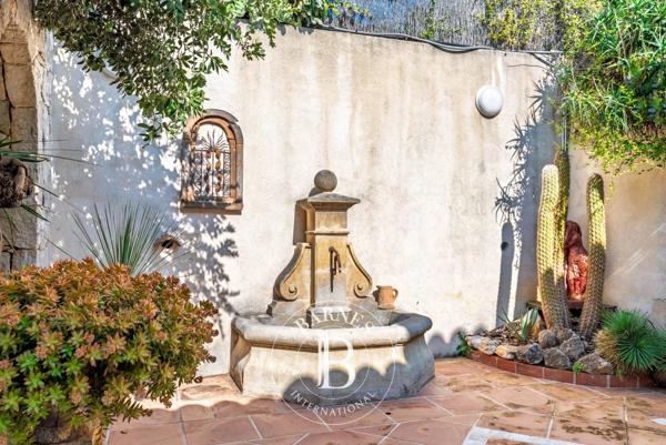 Cagnes-sur-Mer, Villa 5 Chambres -  330 m² à vendre