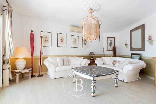 Cagnes-sur-Mer, Villa 5 Chambres -  330 m² à vendre