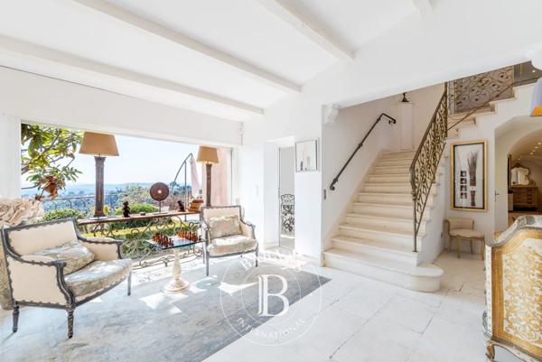 Cagnes-sur-Mer, Villa 5 Chambres -  330 m² à vendre