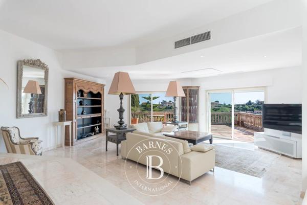 Cagnes-sur-Mer, Villa 5 Chambres -  330 m² à vendre