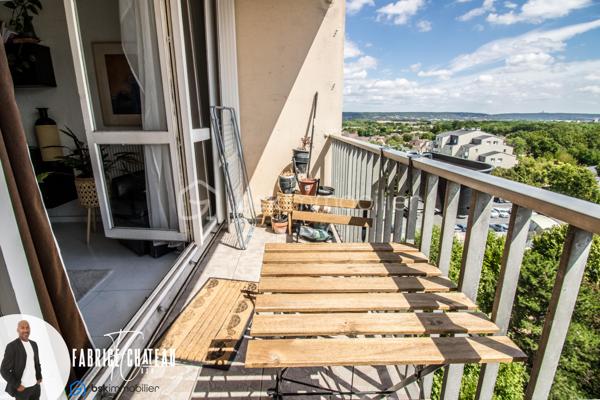 Découvrez ce charmant 2 pièces de 50 m² environ, idéalement situé à Montigny-lès-Cormeilles, à proximité des commerces, des transports et des commodités.

Situé au 10ᵉ étage avec ascenseur d’une résidence bien entretenue, l’appartement se compose d’une agréable pièce de vie lumineuse ouvrant sur un balcon, d’une cuisine indépendante spacieuse, d’une chambre, d’une salle de bains, de WC séparés ainsi que d’un cellier, offrant un espace de rangement pratique au quotidien.

Une place de parking privative complète ce bien.

Les atouts :

* Balcon
* Cuisine fermée et spacieuse
* Cellier
* WC séparés
* Place de parking
* Proche des commerces, écoles et transports

À visiter sans tarder !