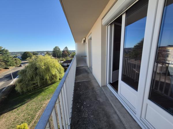 Appartement
         5 pièces
        - 82 m² 86 500 € *