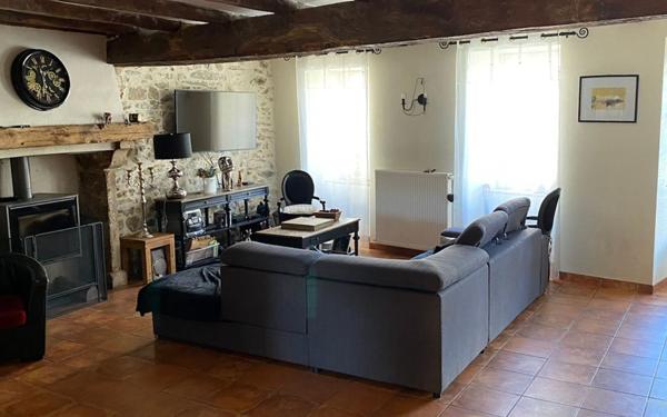 Maison à vendre    6 pièces •  Saint-Victurnien