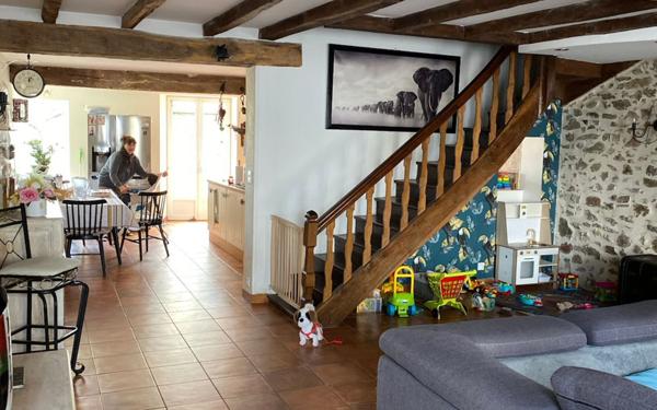 Maison à vendre    6 pièces •  Saint-Victurnien