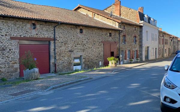 Maison à vendre    6 pièces •  Saint-Victurnien