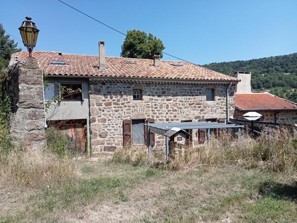 Maison ardéchoise sur 4886M² de terrain attenant
