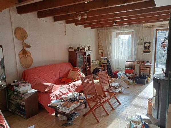 Maison ardéchoise sur 4886M² de terrain attenant