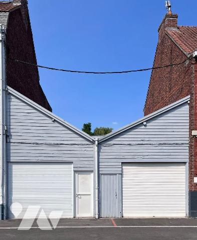 Uniquement chez votre notaire: A vendre à HAZEBROUCK centre ville :  
Sur une parcelle d'env 3...