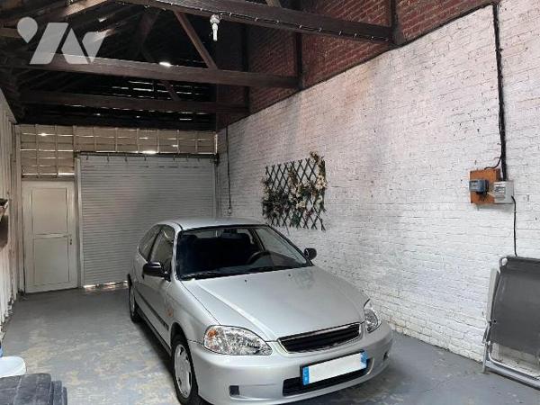 Uniquement chez votre notaire: A vendre à HAZEBROUCK centre ville :  
Sur une parcelle d'env 3...