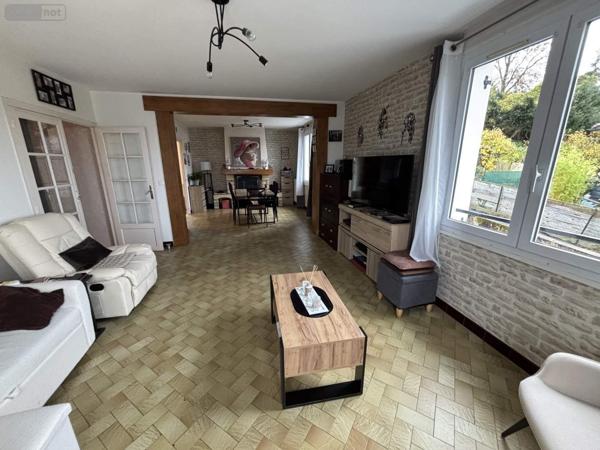 Maison à vendre à Saint-Calais dans la Sarthe (72120), ref : 101/1976