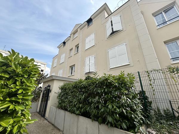 Appartement Poissy 4 pièce(s) 87 m2 306 000 € **  - Référence  9267