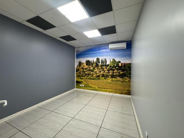 Location / Local Commercial