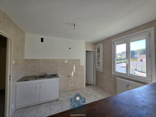 Appartement 4 pièces avec stationnement