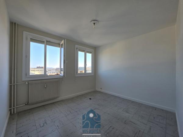 Appartement 4 pièces avec stationnement