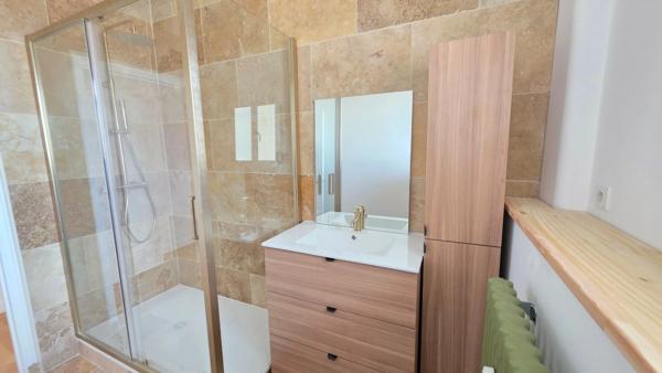 APPARTEMENT DE TYPE 3  RENOVE AVEC GOUT AU 6 EME ETAGE ET AVEC ASCENSEUR -