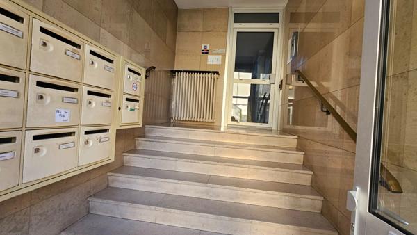 APPARTEMENT DE TYPE 3  RENOVE AVEC GOUT AU 6 EME ETAGE ET AVEC ASCENSEUR -
