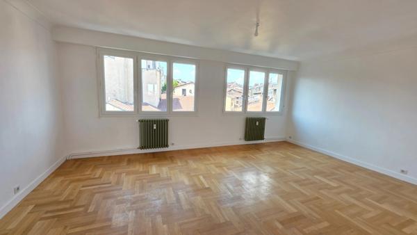 APPARTEMENT DE TYPE 3  RENOVE AVEC GOUT AU 6 EME ETAGE ET AVEC ASCENSEUR -