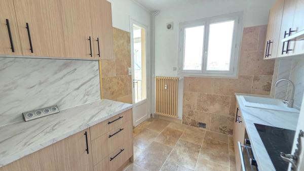APPARTEMENT DE TYPE 3  RENOVE AVEC GOUT AU 6 EME ETAGE ET AVEC ASCENSEUR -