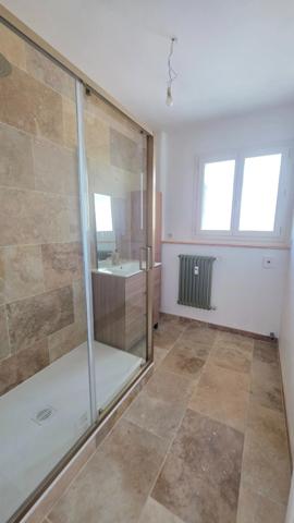 APPARTEMENT DE TYPE 3  RENOVE AVEC GOUT AU 6 EME ETAGE ET AVEC ASCENSEUR -
