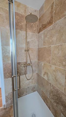 APPARTEMENT DE TYPE 3  RENOVE AVEC GOUT AU 6 EME ETAGE ET AVEC ASCENSEUR -