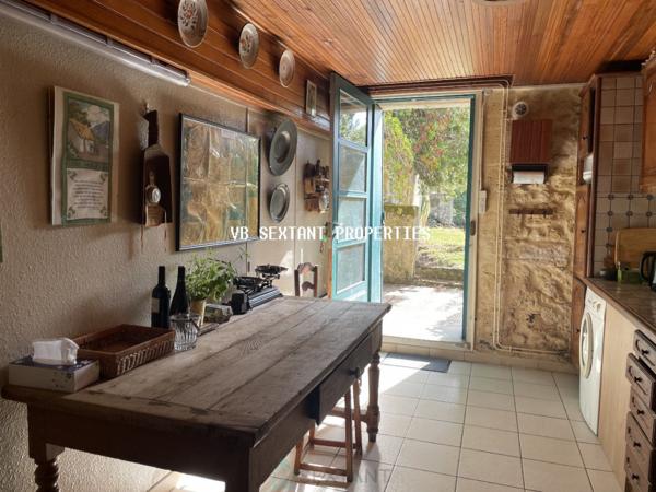 Langoiran ,Maison de charme avec dépendances et ravissant  jardin clos