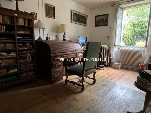 Langoiran ,Maison de charme avec dépendances et ravissant  jardin clos