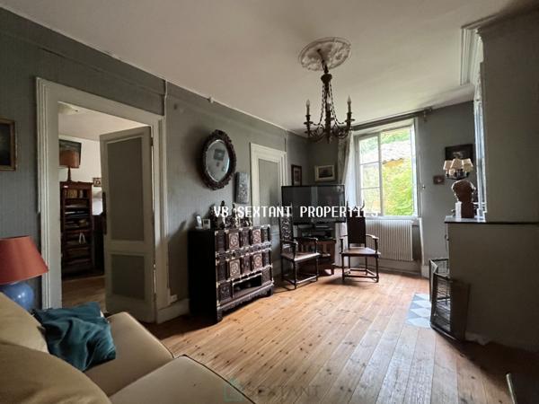 Langoiran ,Maison de charme avec dépendances et ravissant  jardin clos