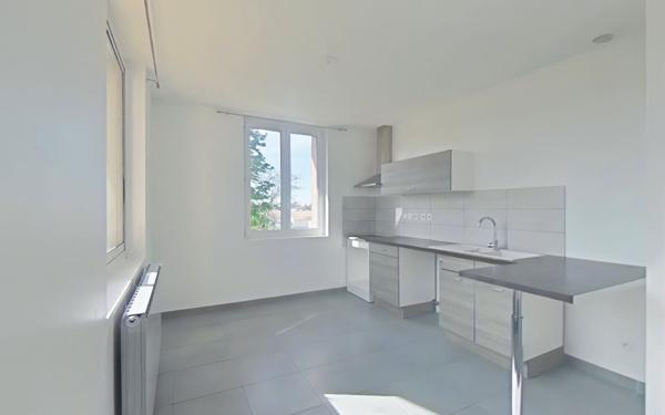 Maison à louer    3 pièces •  Mours-Saint-Eusèbe