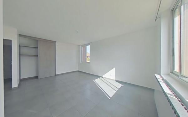 Maison à louer    3 pièces •  Mours-Saint-Eusèbe