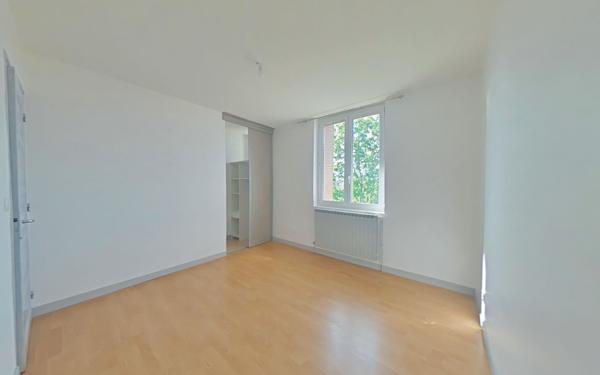 Maison à louer    3 pièces •  Mours-Saint-Eusèbe